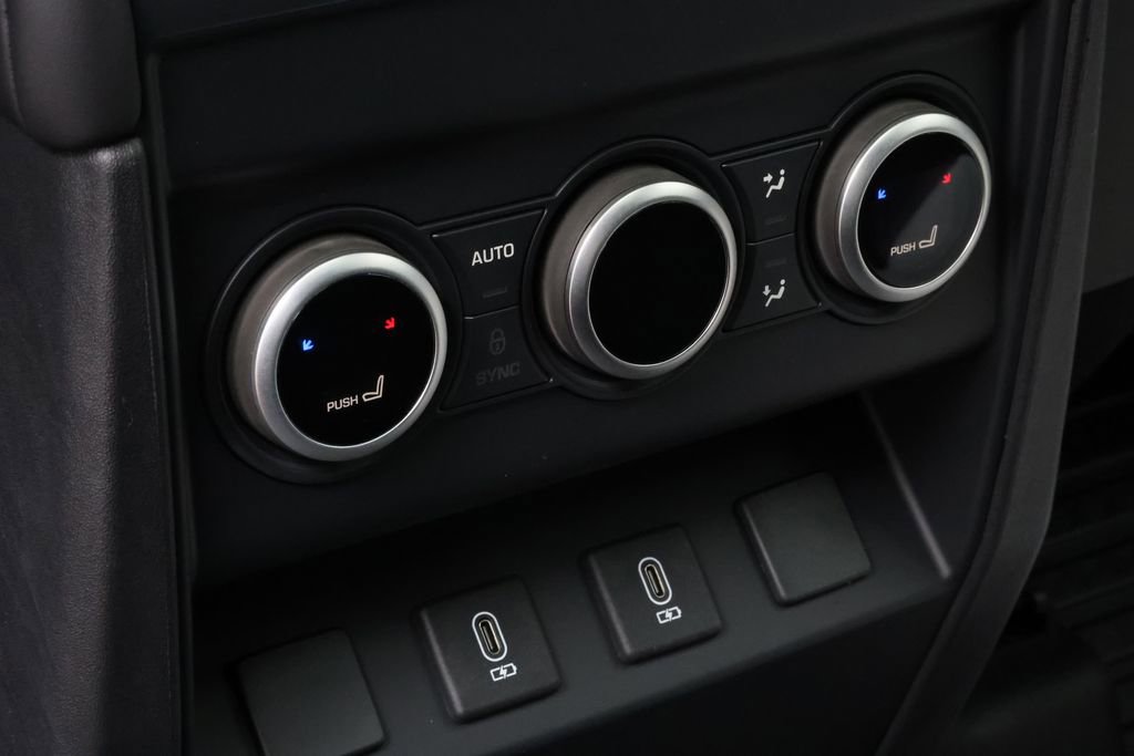 New 2026 Land Rover Defender 110 X-Dynamic SE AWD/4WD image 19