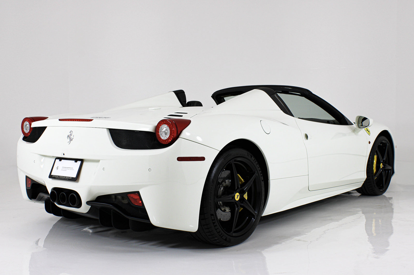 Used 2015 Ferrari 458 Spider RWD image 10