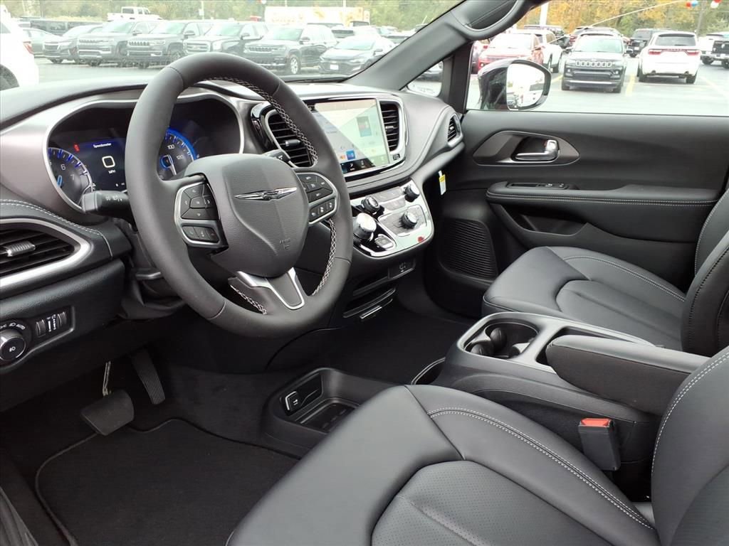 New 2026 Chrysler Pacifica Select image 14