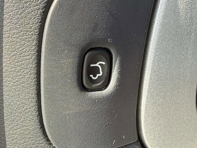 Used 2014 Jeep Cherokee Limited w/ Technology Group AWD/4WD image 11