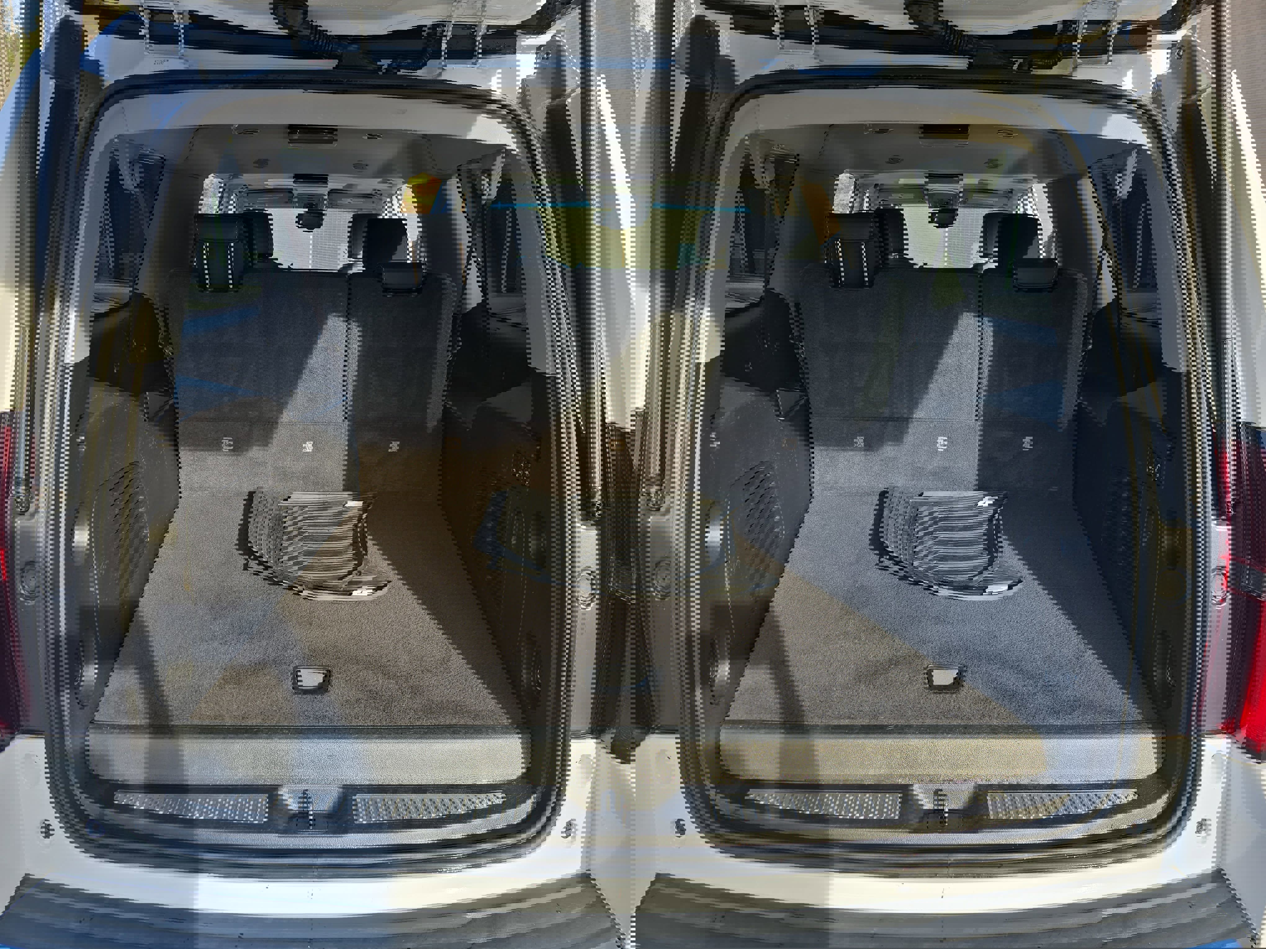 Used 2017 Chevrolet Suburban Premier image 13