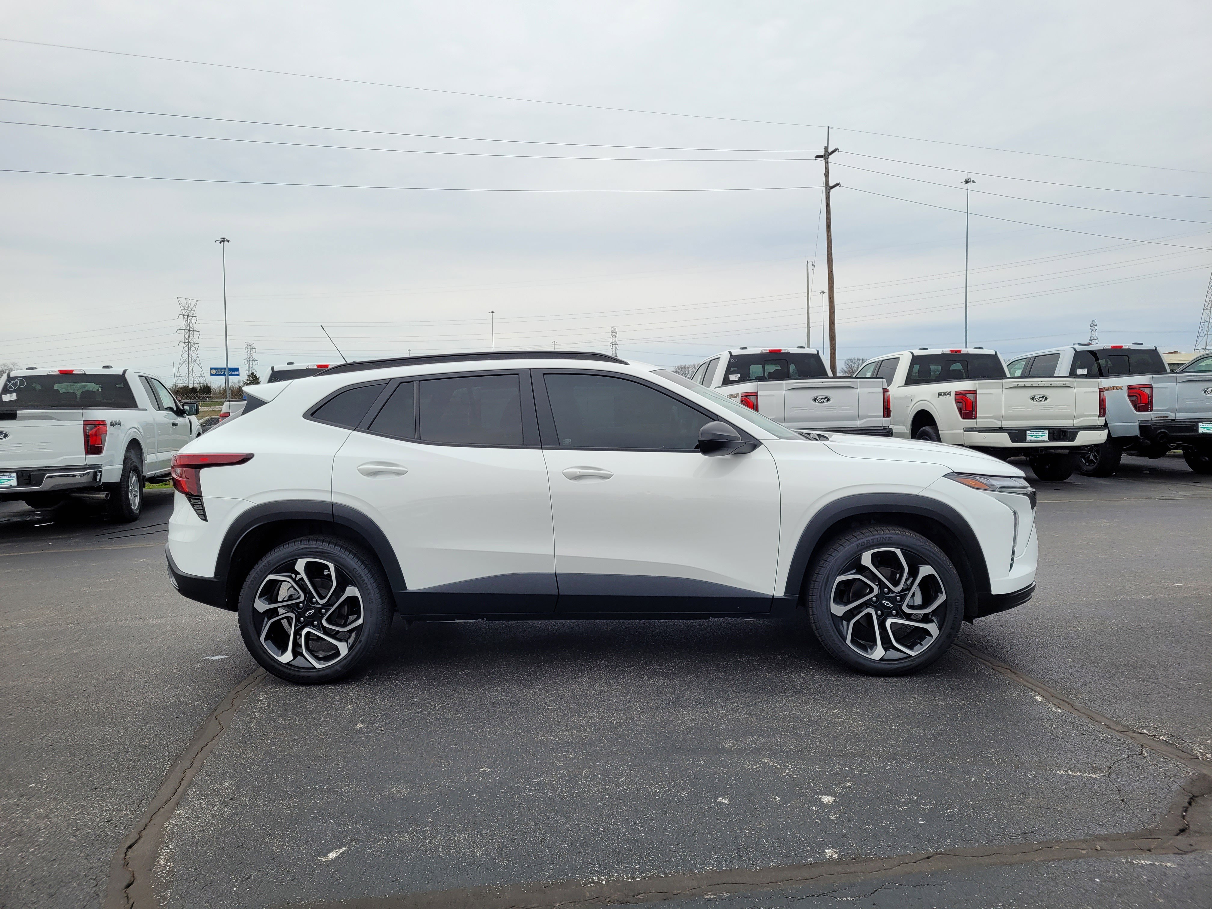 Used 2025 Chevrolet Trax RS w/ Driver Confidence Package image 2
