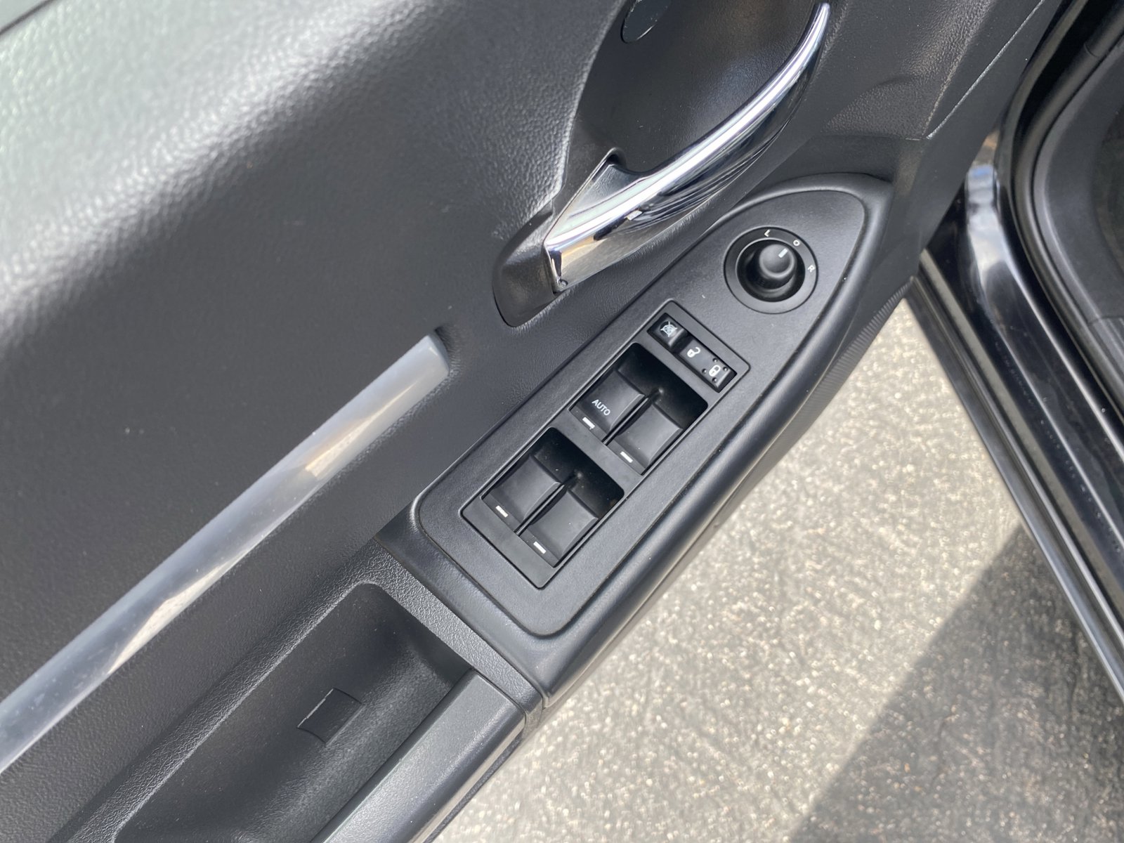 Used 2010 Dodge Charger SXT image 8