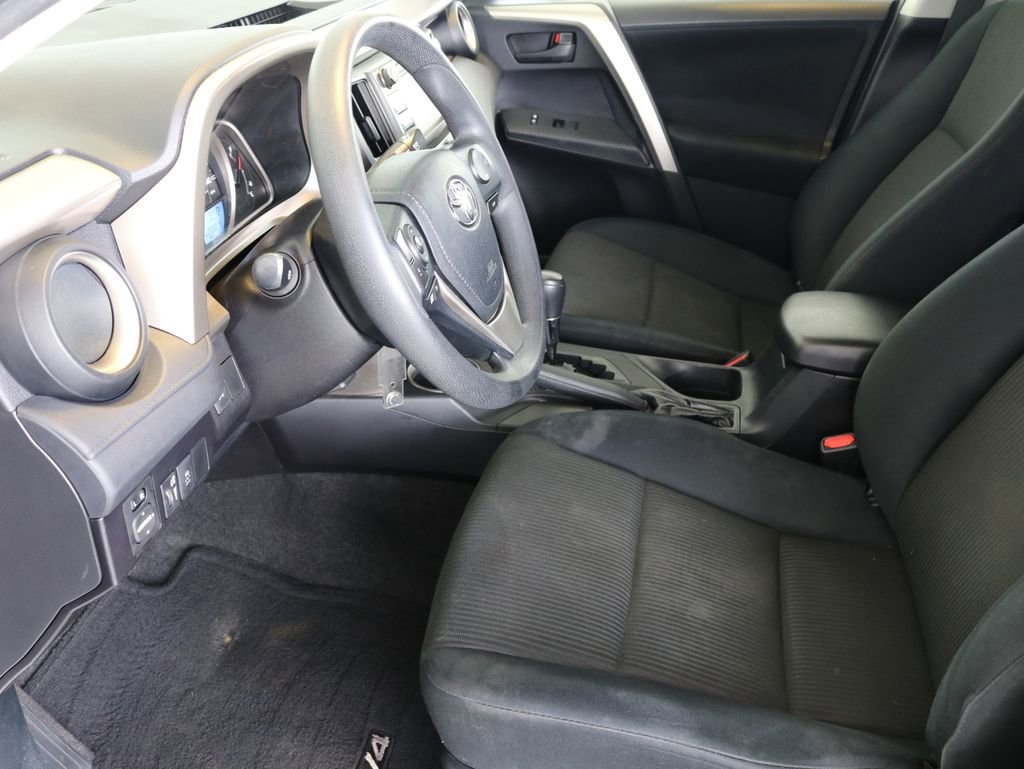 Used 2015 Toyota RAV4 LE AWD/4WD image 18