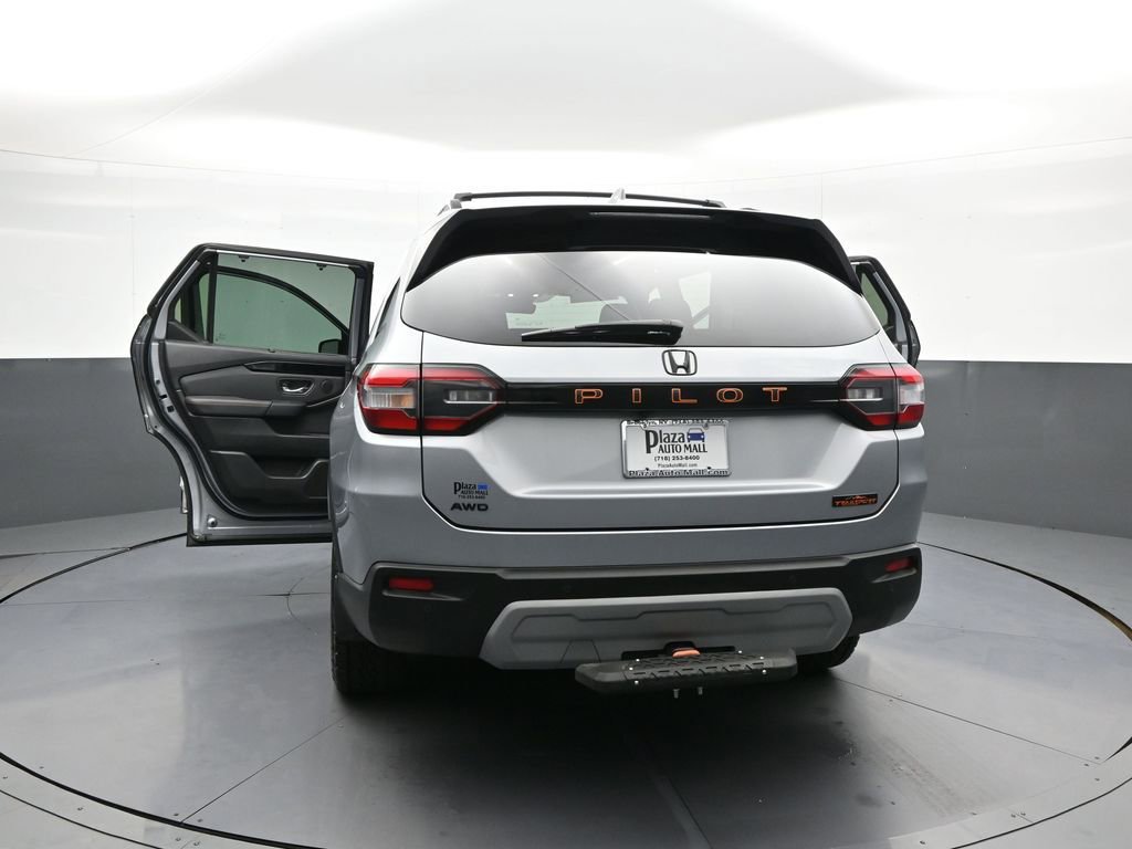 Used 2025 Honda Pilot TrailSport image 49