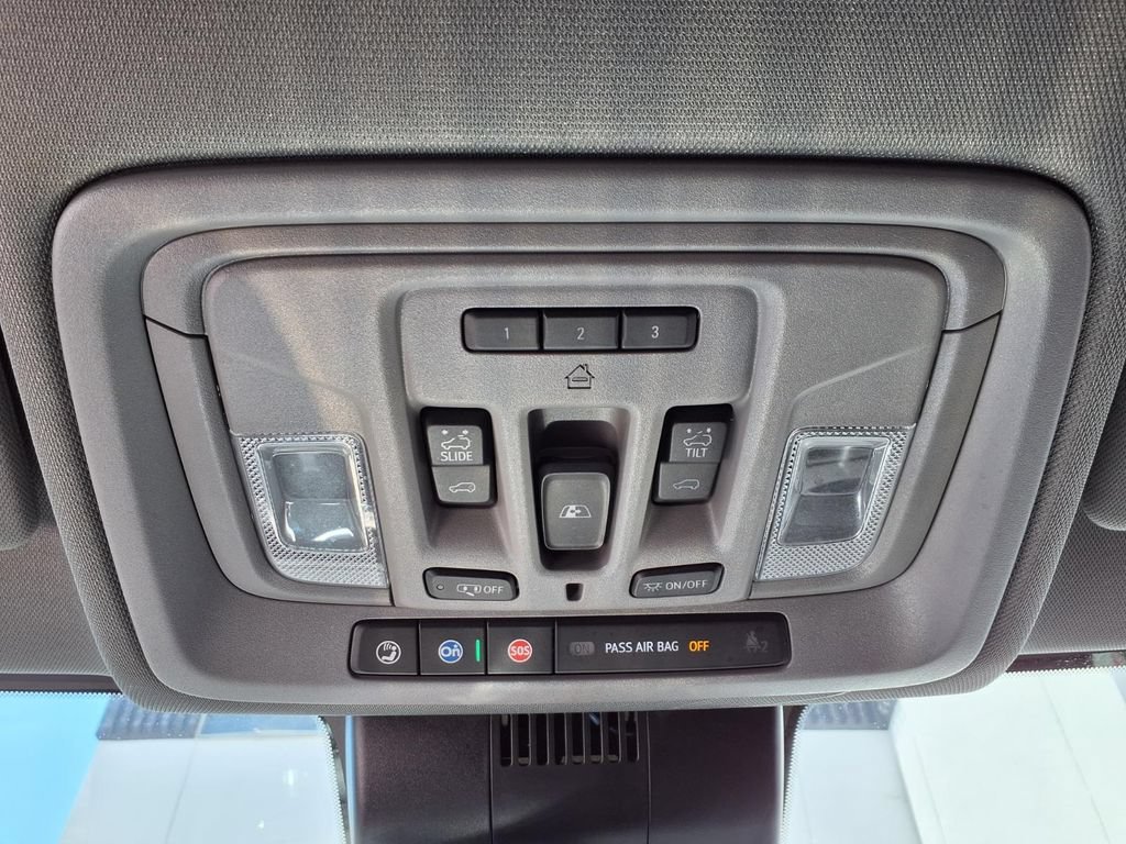Used 2023 GMC Sierra 1500 Denali w/ Technology Package AWD/4WD image 12