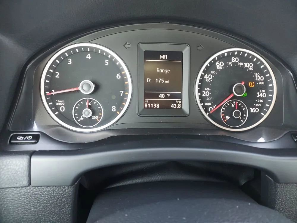 Used 2016 Volkswagen Tiguan SE image 12