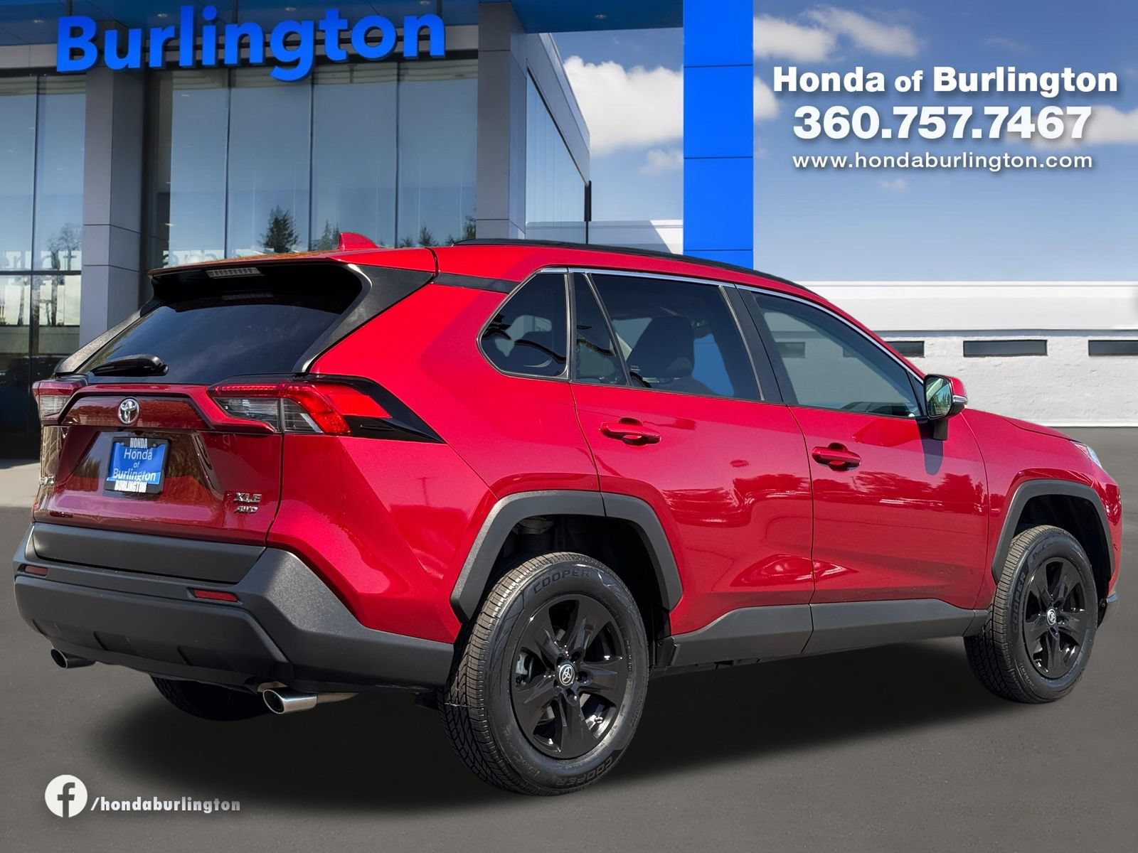 Used 2023 Toyota RAV4 XLE AWD/4WD image 6