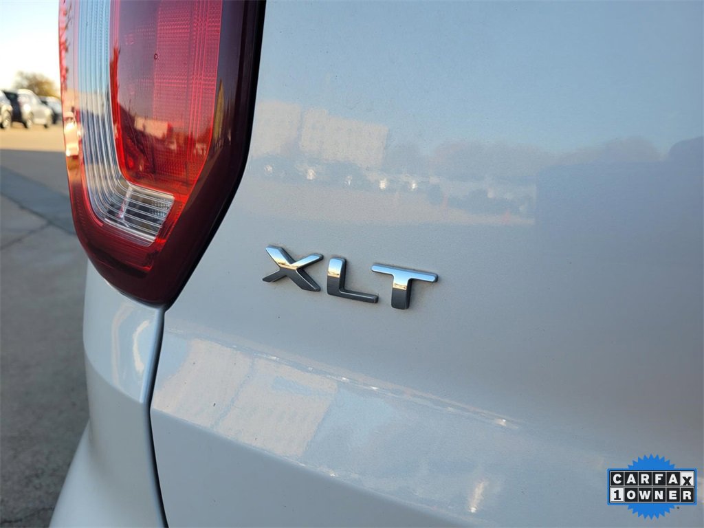 Used 2018 Ford Explorer XLT image 10