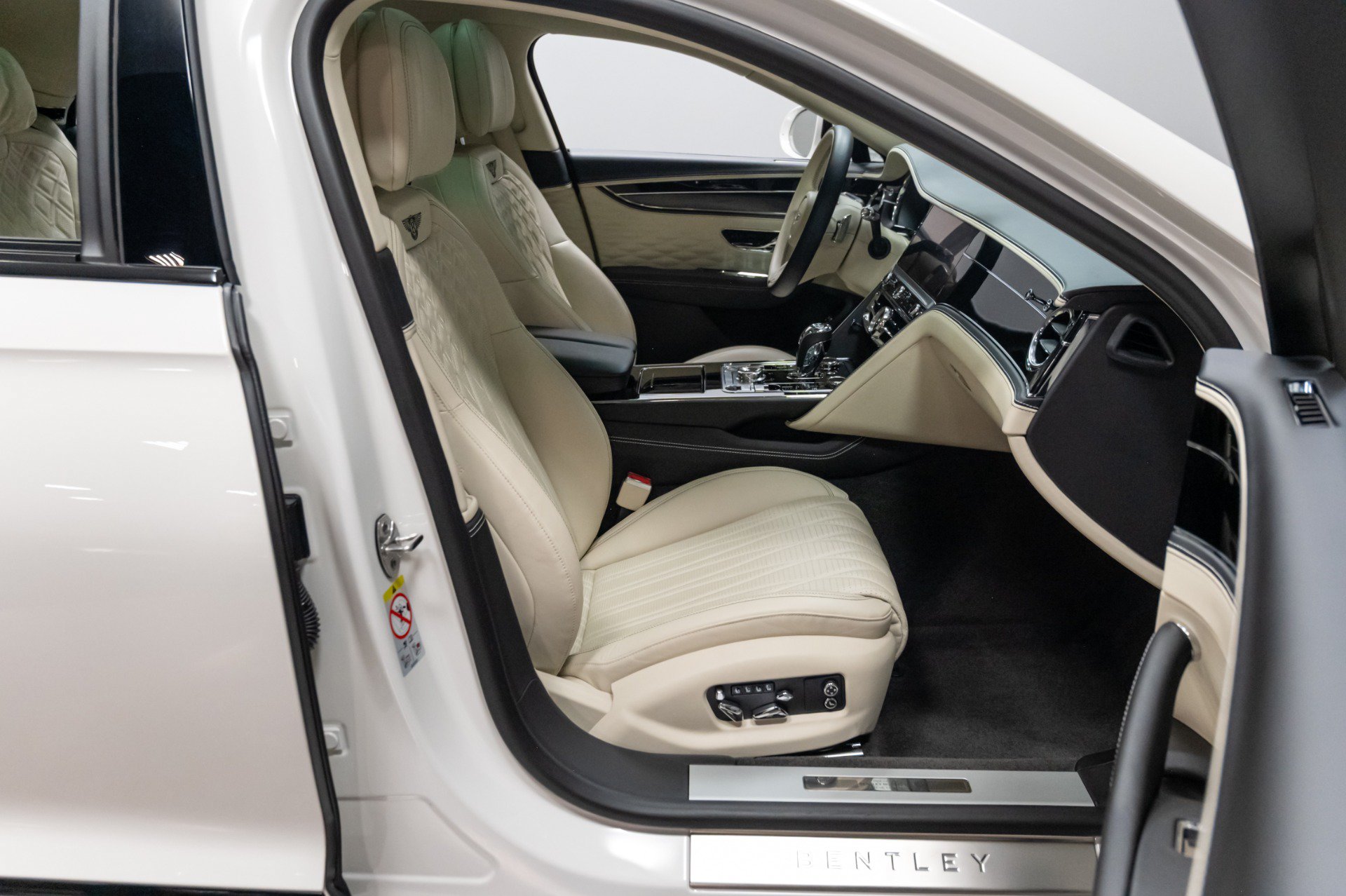 Used 2021 Bentley Flying Spur W12 AWD/4WD image 47