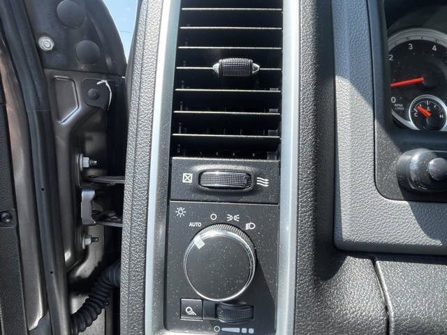 Used 2017 RAM 1500 Classic SLT image 15