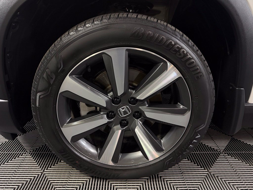Used 2023 Honda Pilot Touring image 11