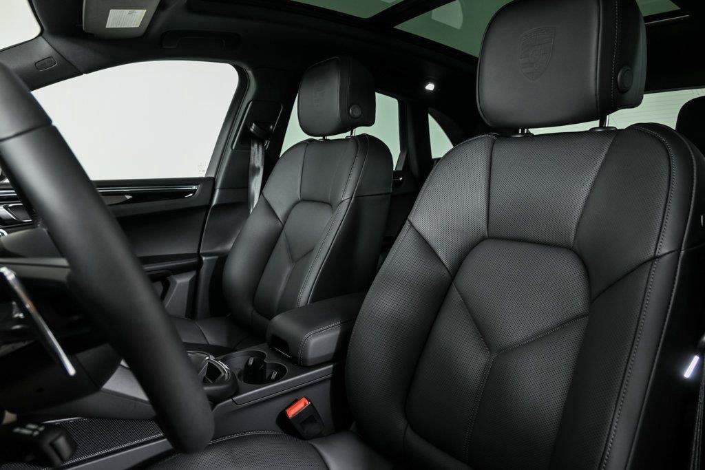 New 2026 Porsche Macan AWD/4WD image 5