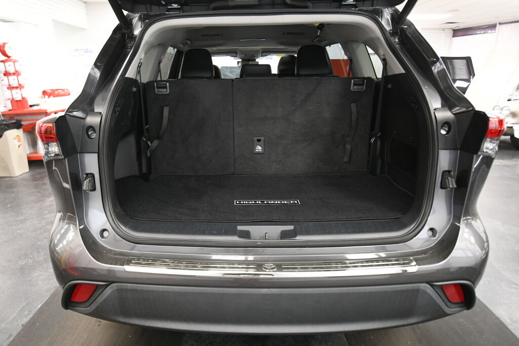 Used 2023 Toyota Highlander XLE image 26