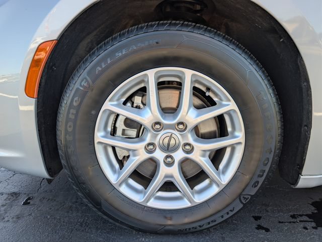 Used 2024 Chrysler Pacifica Touring-L FWD image 31
