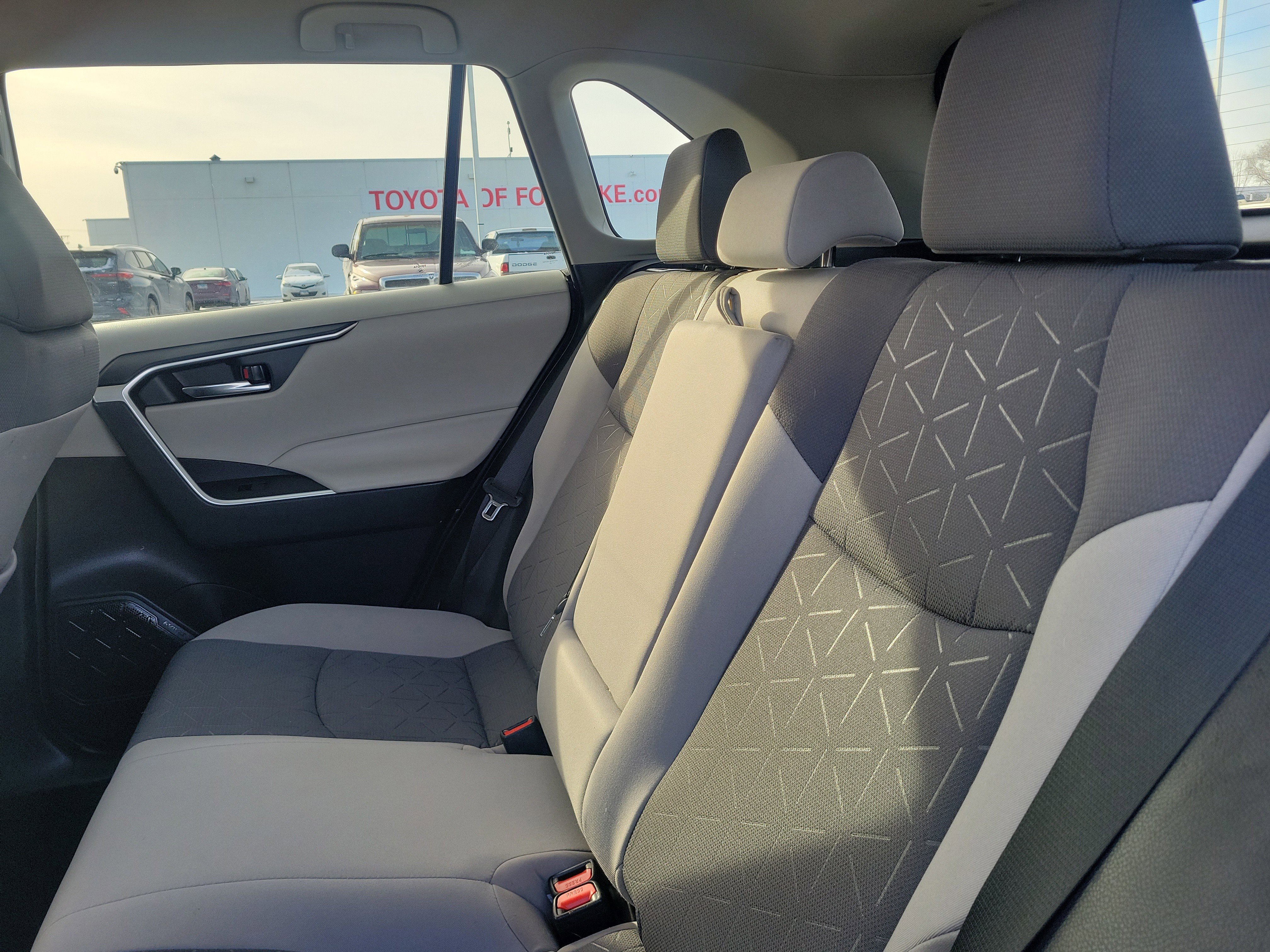 Used 2021 Toyota RAV4 XLE image 8