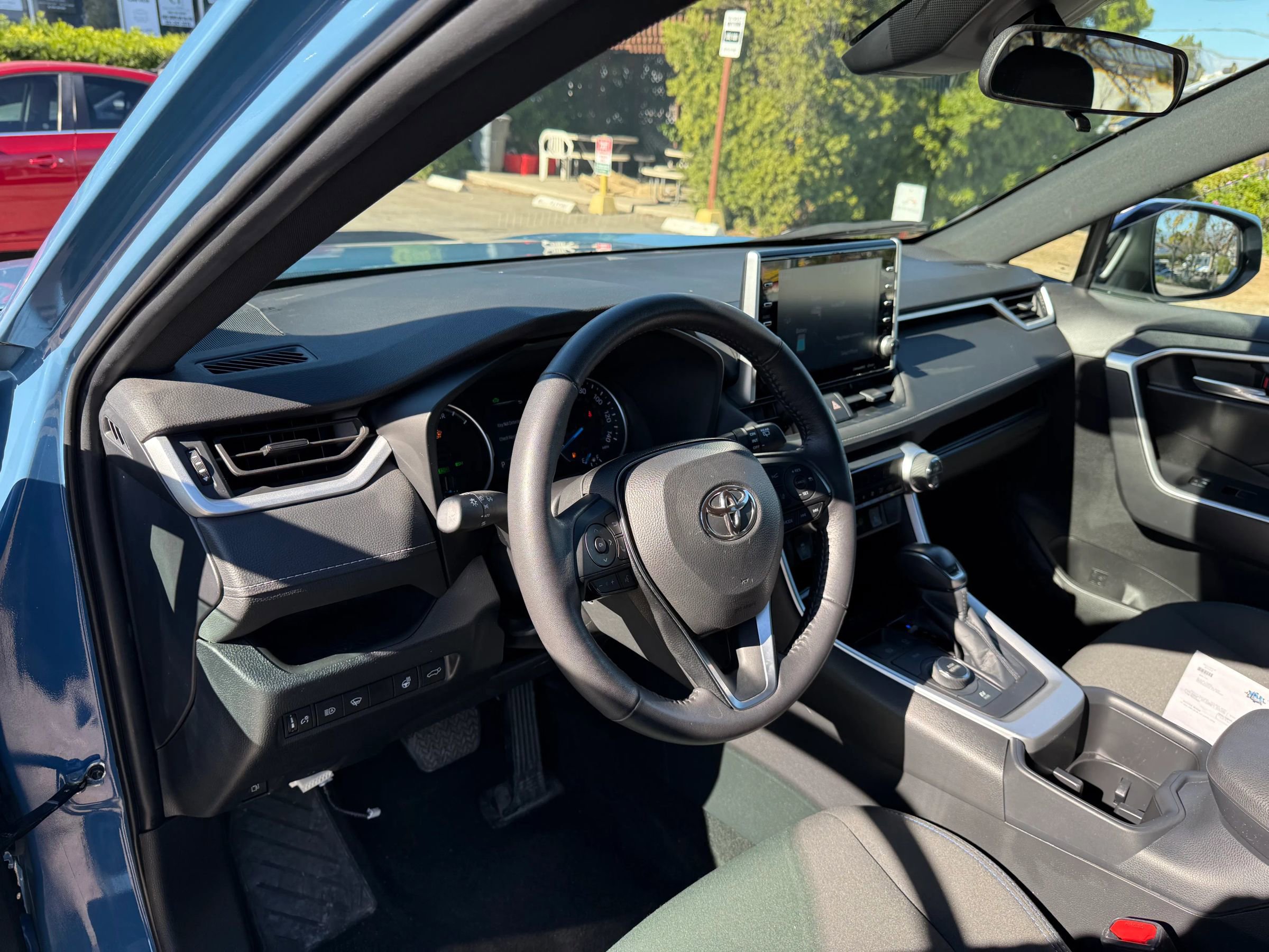 Used 2022 Toyota RAV4 SE w/ Convenience Package image 13