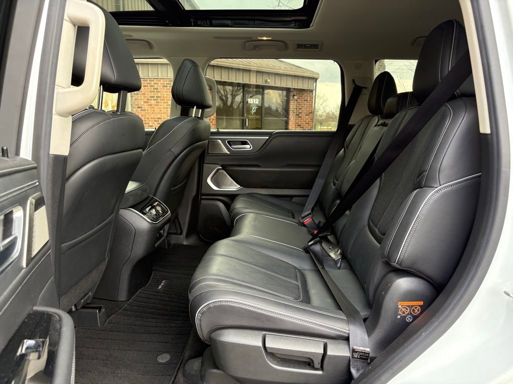 Used 2025 INFINITI QX80 Sensory image 44