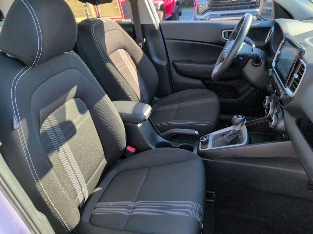 Used 2025 Hyundai Venue SEL FWD image 31