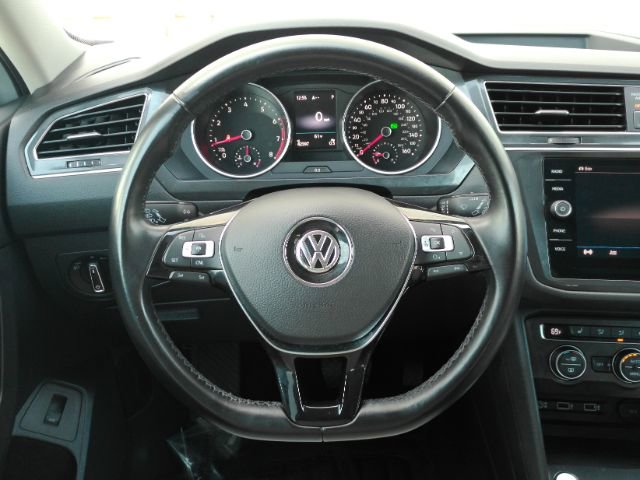 Used 2018 Volkswagen Tiguan SEL image 31