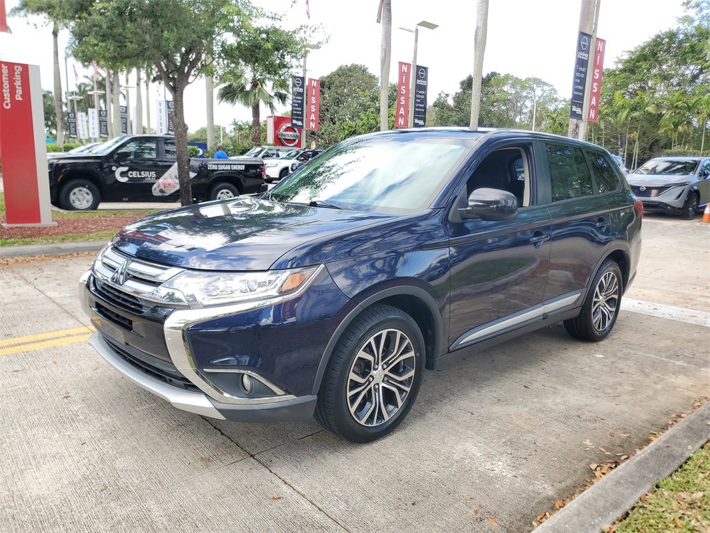 Used 2018 Mitsubishi Outlander ES image 3