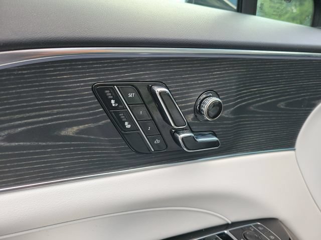 Certified 2024 Cadillac Lyriq Luxury AWD/4WD image 23