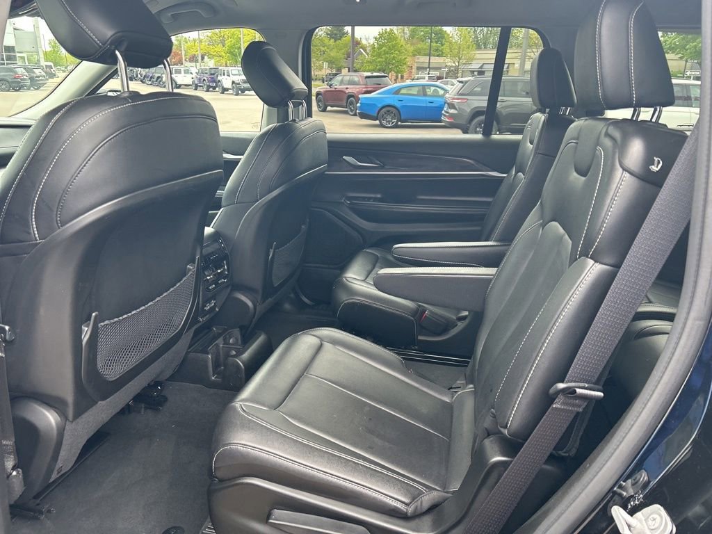 Used 2023 Jeep Grand Cherokee L Limited AWD/4WD image 16