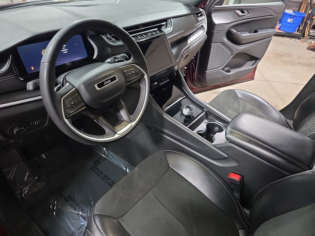 Used 2024 Jeep Grand Cherokee Altitude image 16