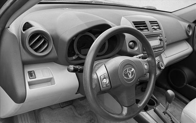 Used 2012 Toyota RAV4 FWD image 8