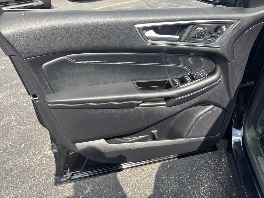 Used 2019 Ford Edge Titanium w/ Equipment Group 301A AWD/4WD image 29