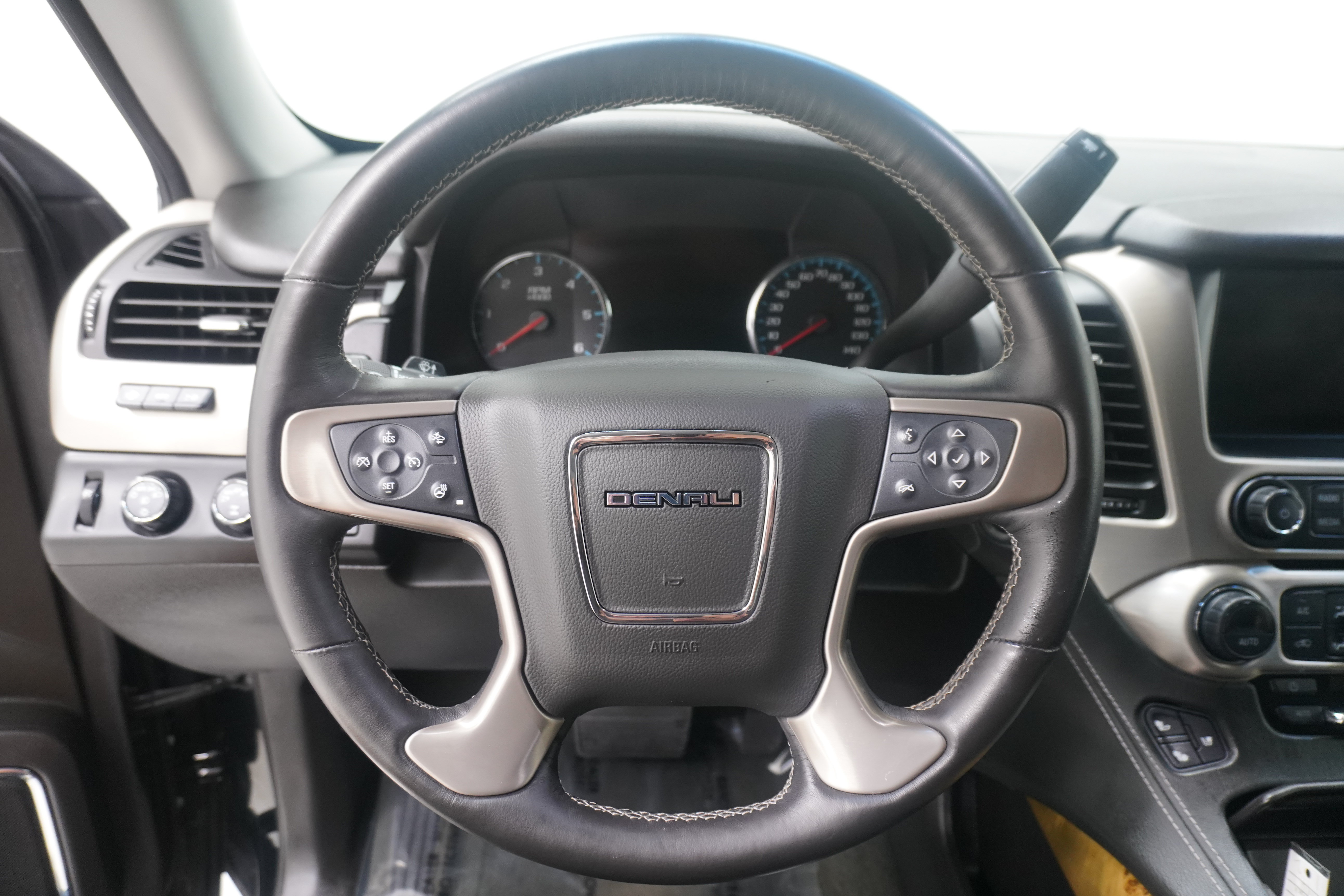 Used 2017 GMC Yukon Denali w/ Open Road Package AWD/4WD image 20