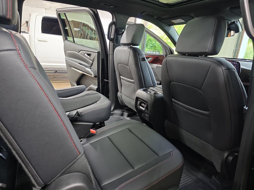 Used 2025 Chevrolet Traverse Z71 w/ Driver Confidence Package AWD/4WD image 11