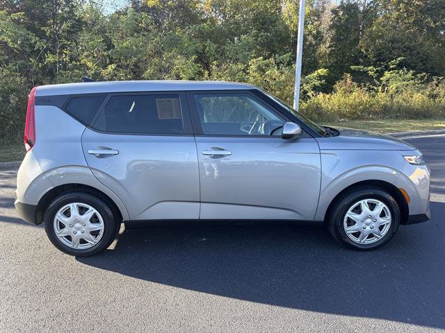 Used 2022 Kia Soul LX image 4