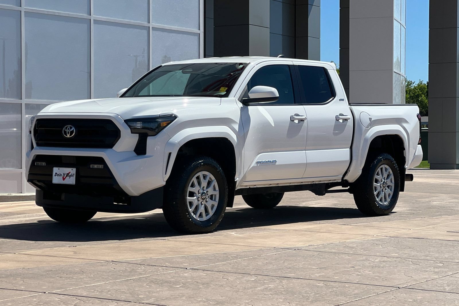 Certified 2024 Toyota Tacoma SR5 AWD/4WD image 10