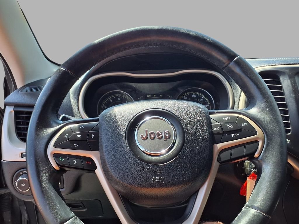 Used 2016 Jeep Cherokee Latitude w/ Safety/Convenience Group FWD image 12