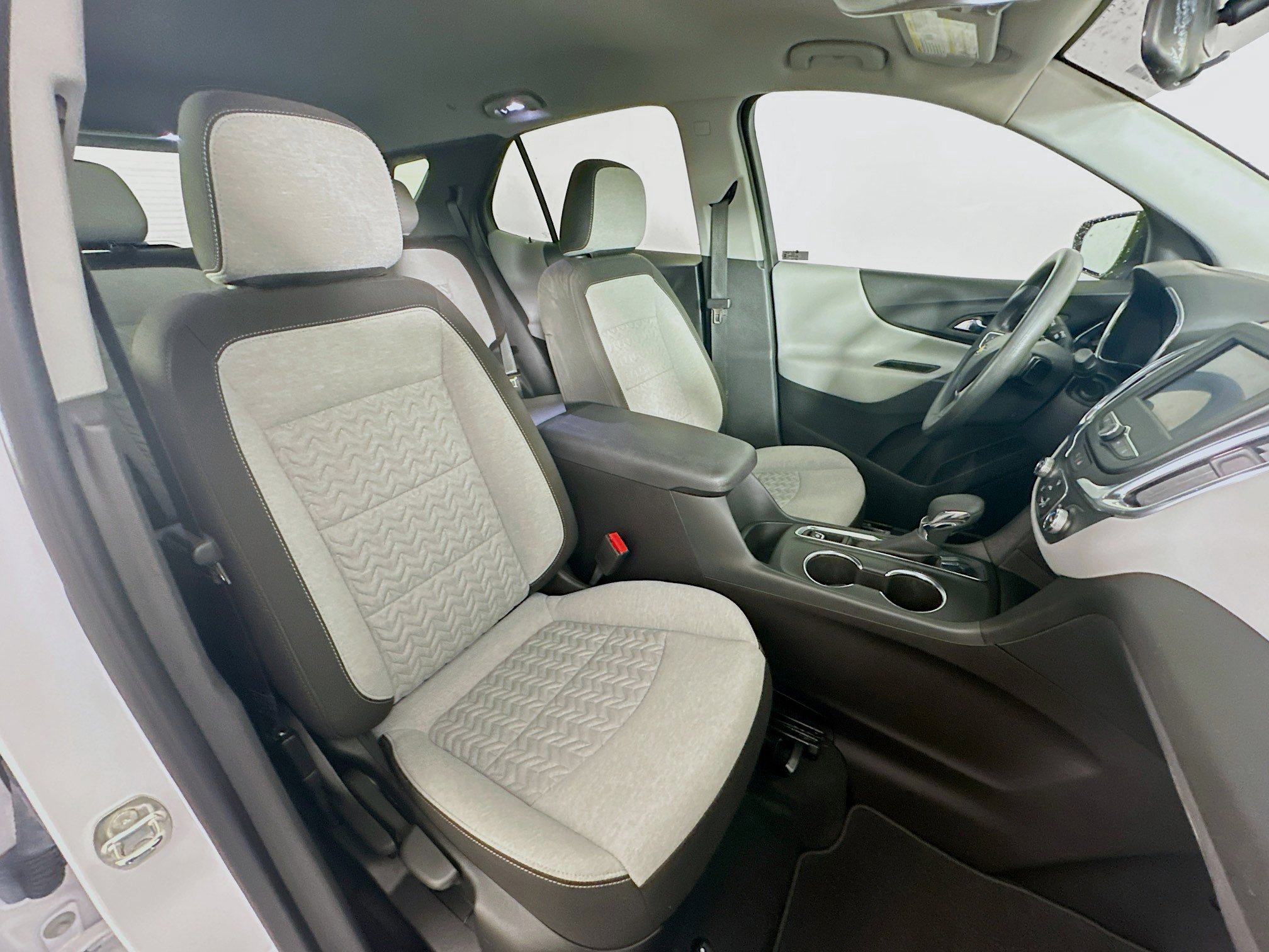 Used 2024 Chevrolet Equinox LS w/ LS Convenience Package image 29