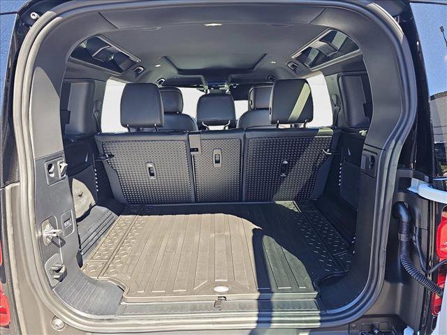 New 2025 Land Rover Defender 110 X-Dynamic SE image 12