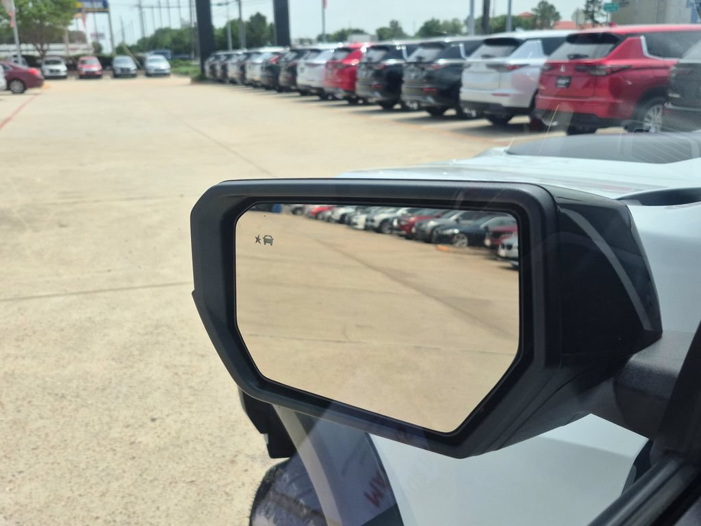 Used 2025 Chevrolet Colorado ZR2 w/ Technology Package AWD/4WD image 18