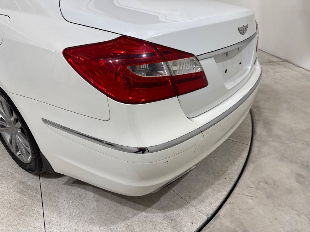 Used 2012 Hyundai Genesis 3.8 w/ Premium Pkg RWD image 19