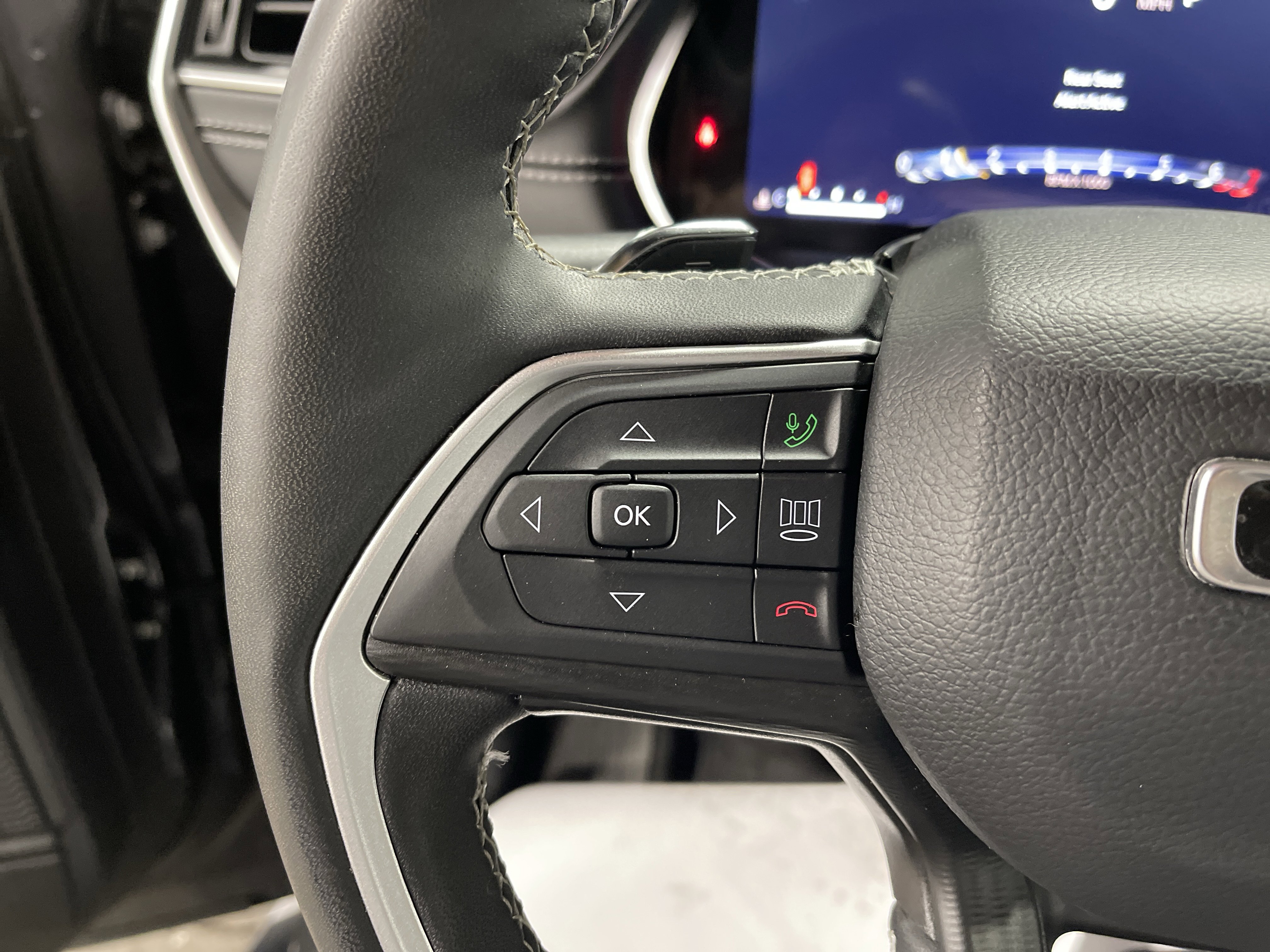 Used 2024 Jeep Grand Cherokee Altitude image 19