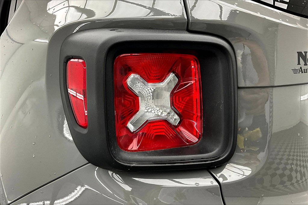 Used 2022 Jeep Renegade Limited image 30