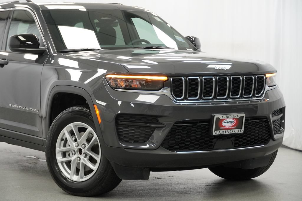 Used 2025 Jeep Grand Cherokee Laredo X AWD/4WD image 3