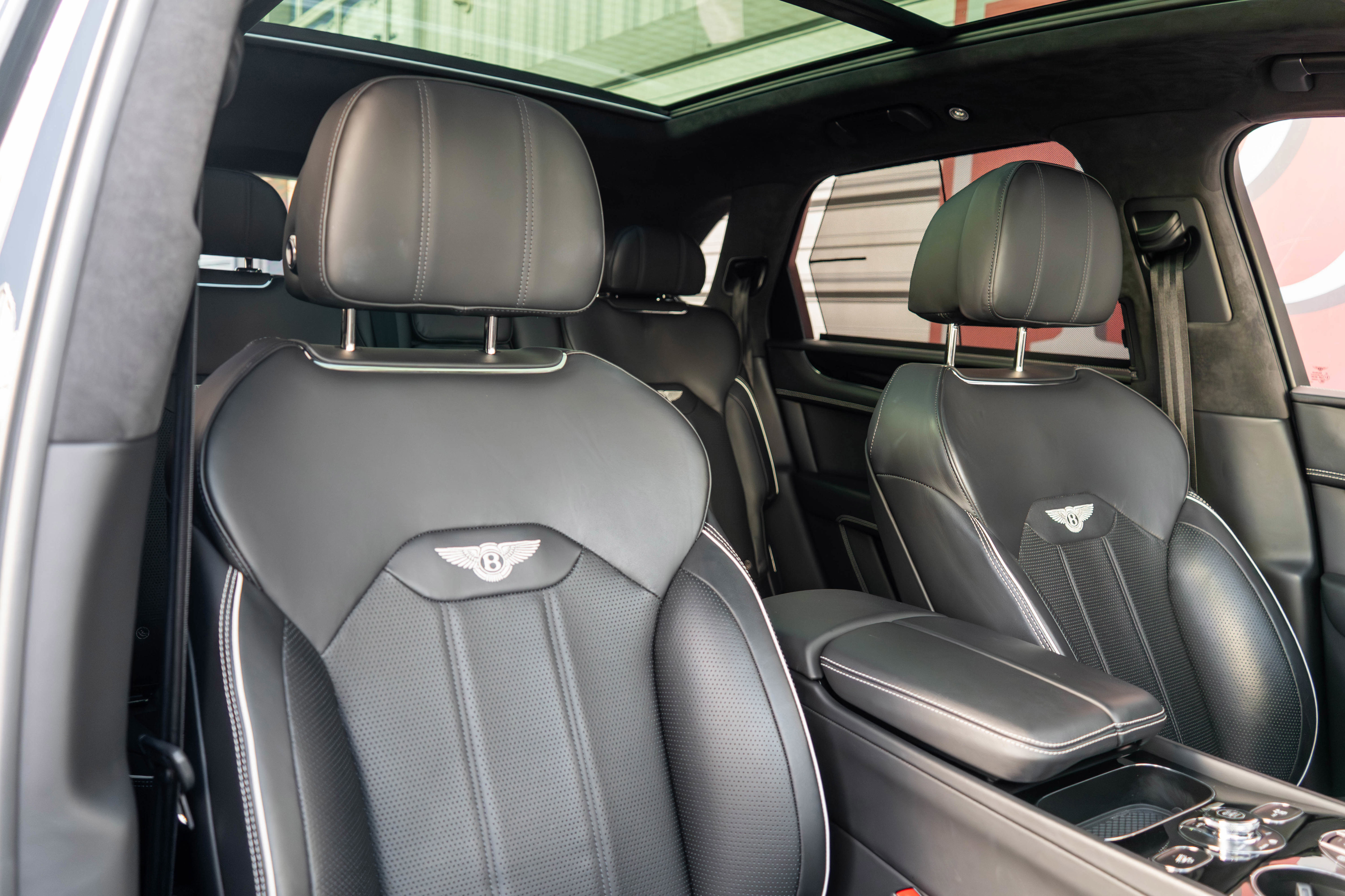 Used 2022 Bentley Bentayga image 38