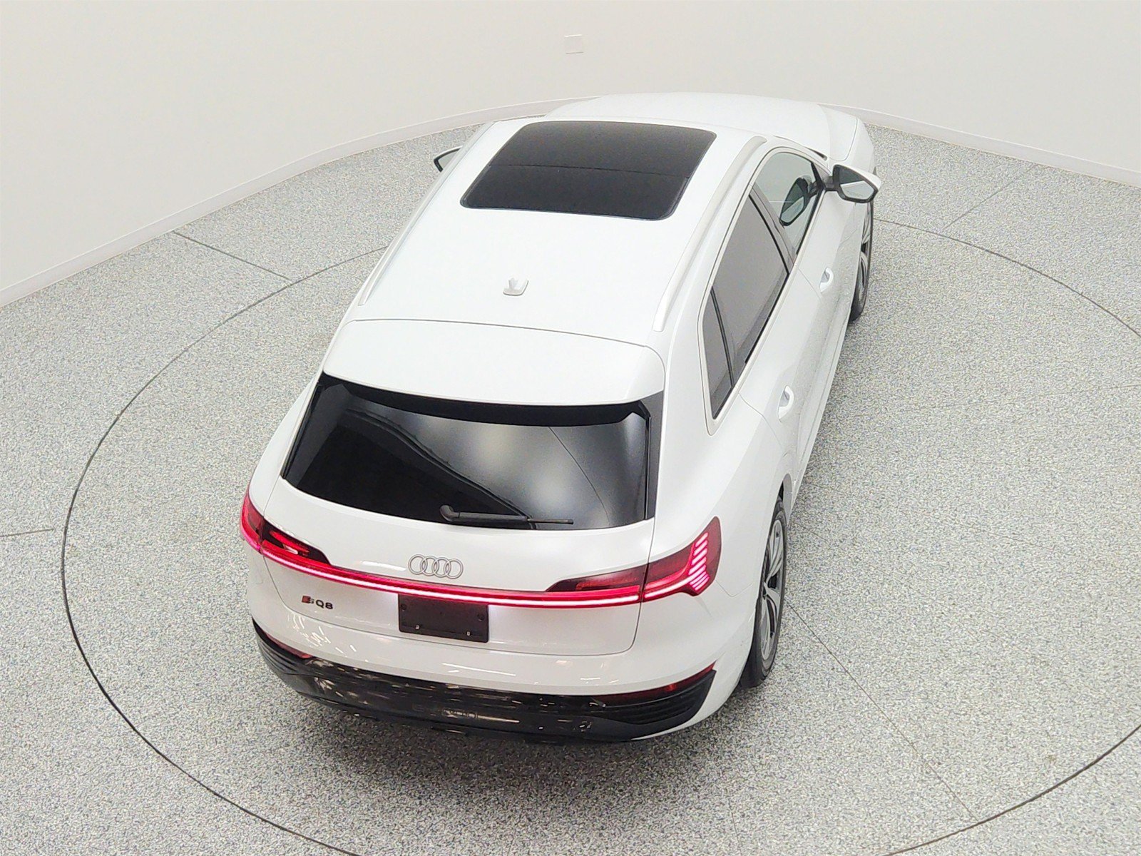 Used 2024 Audi Q8 e-tron Premium Plus w/ Premium Plus Package AWD/4WD image 27
