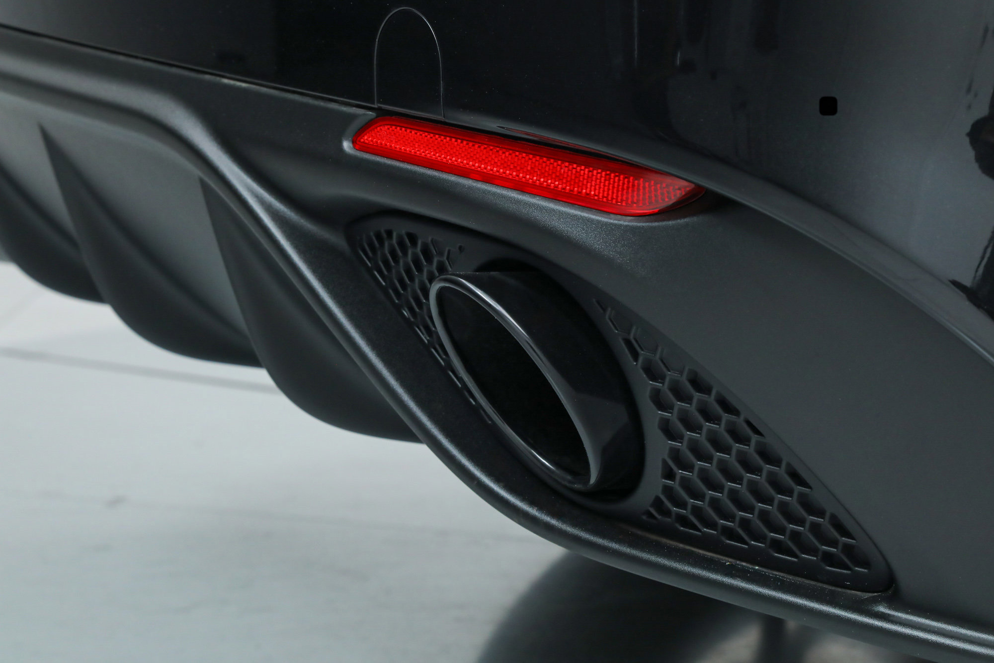 New 2025 Alfa Romeo Giulia w/ Driving Assist Package image 16