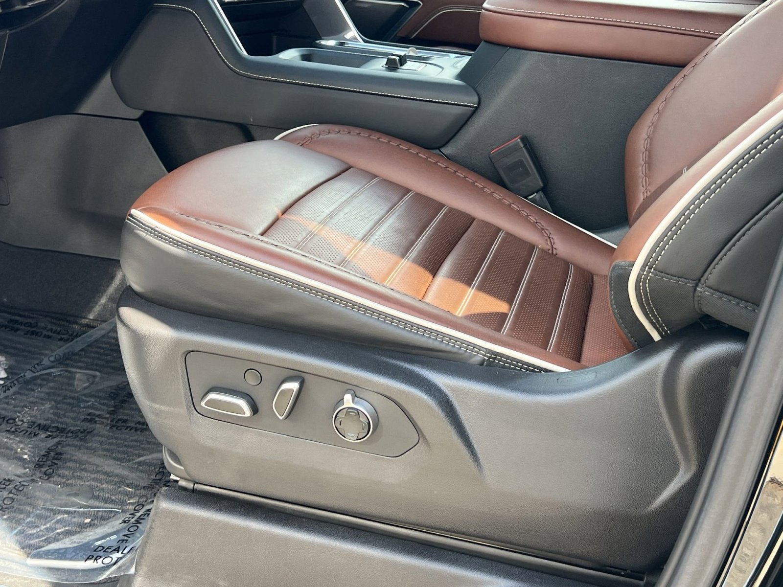 Used 2024 GMC Sierra 3500 Denali Ultimate AWD/4WD image 15