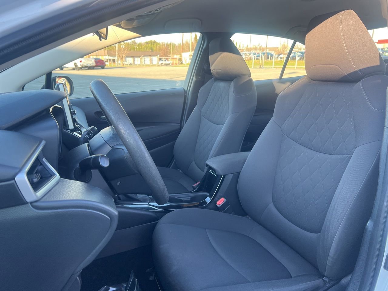 Used 2020 Toyota Corolla LE image 16