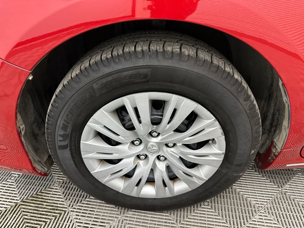 Used 2014 Toyota Camry L image 11