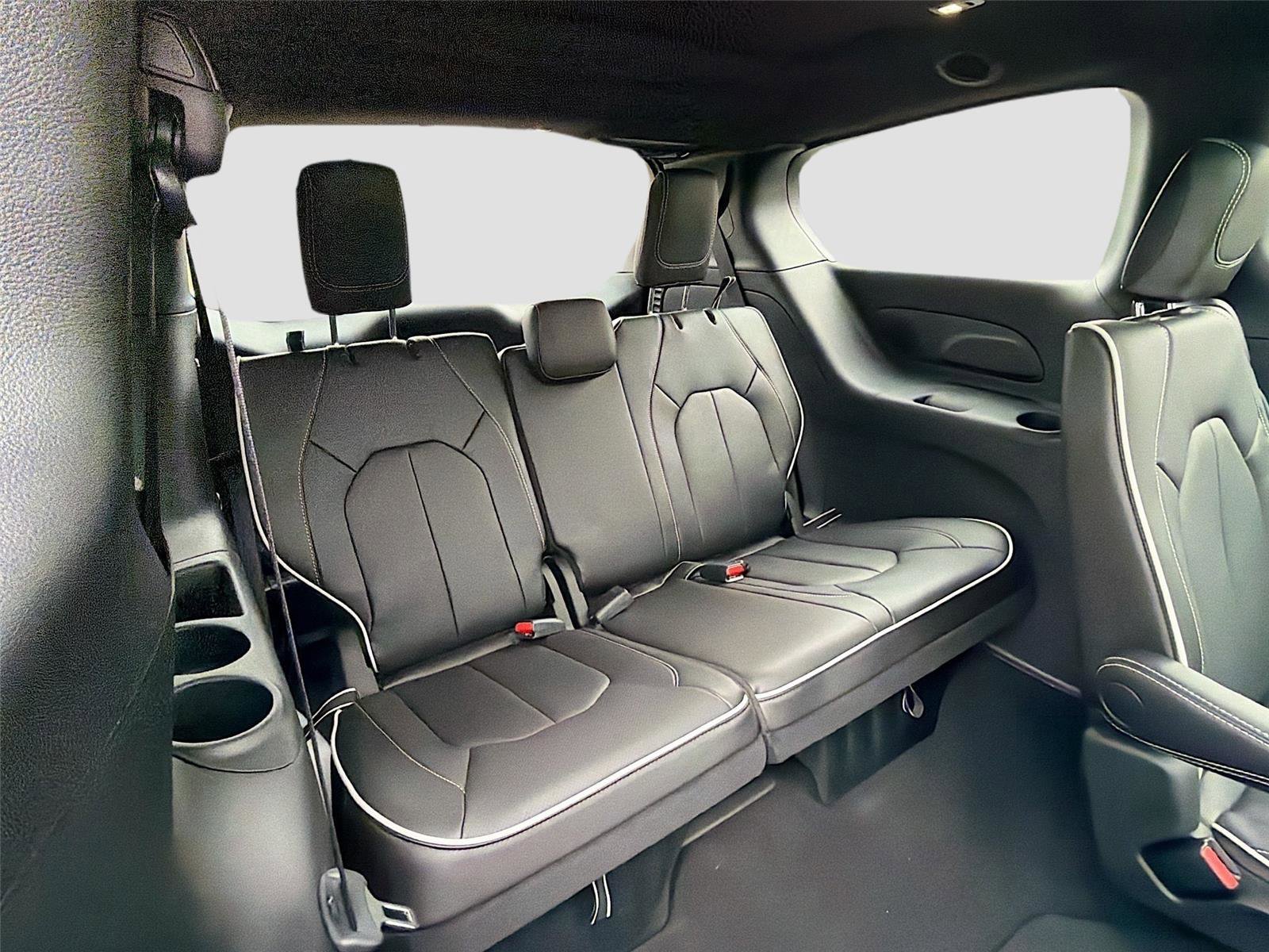 New 2026 Chrysler Pacifica Limited w/ Trailer Tow Group image 28