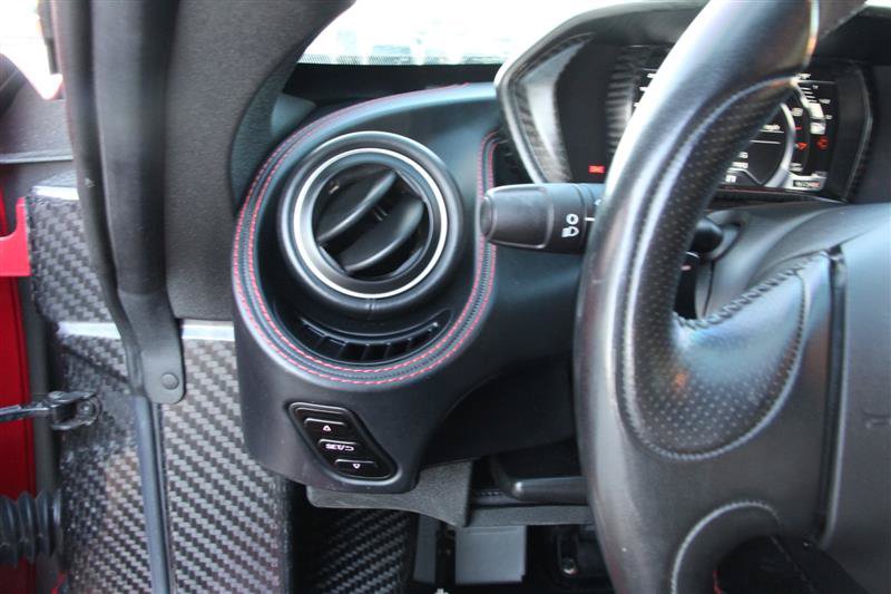 Used 2015 Alfa Romeo 4C Launch Edition w/ Convenience Group RWD image 27